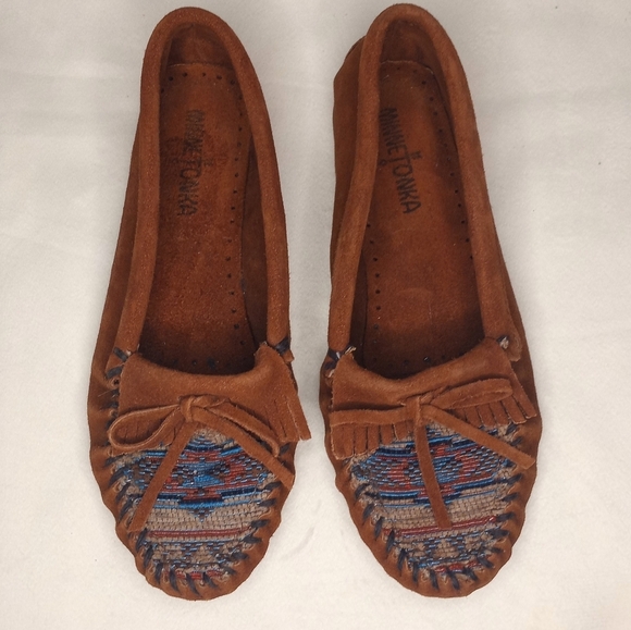 Minnetonka Shoes - Minnetonka Suede Embroidered Toe Western Bohemian Coastal Cowgirl Boho Moccasins